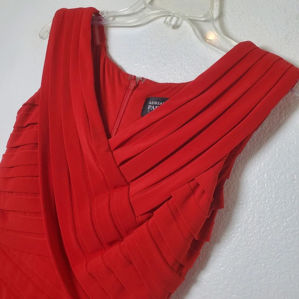Adrianna Papell Petite Red Tiered Sheath Dress 4P Sleeveless‎ Cocktail V-Neck